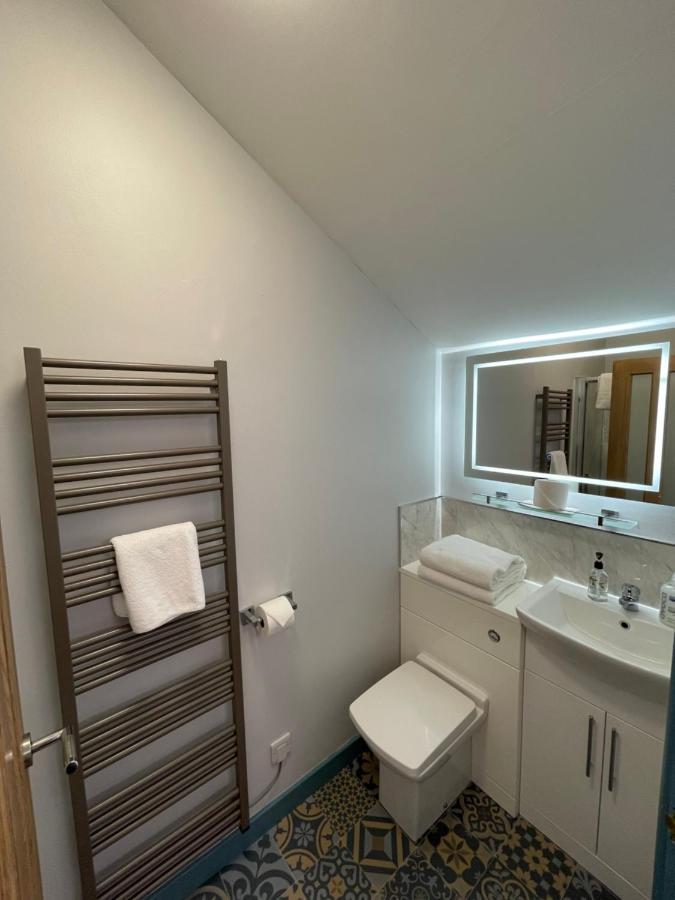 Harbour View Hotel Бриксам Екстериор снимка