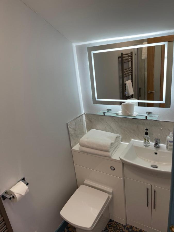 Harbour View Hotel Бриксам Екстериор снимка