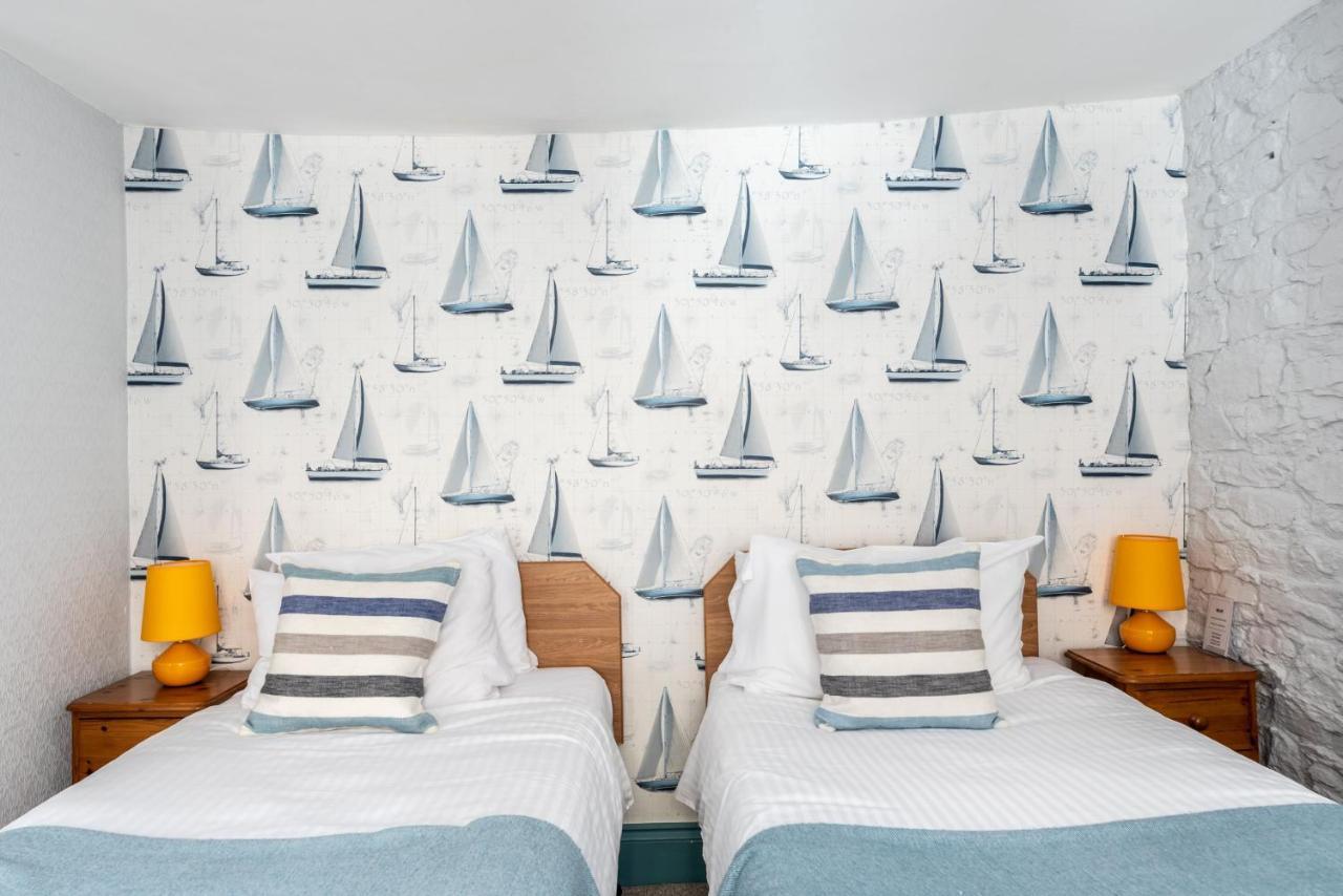 Harbour View Hotel Бриксам Екстериор снимка